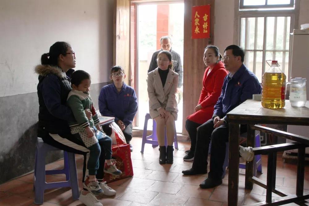 三寶集團(tuán)黨委開(kāi)展“暖心工程”，走訪(fǎng)慰問(wèn)困難黨員和職工